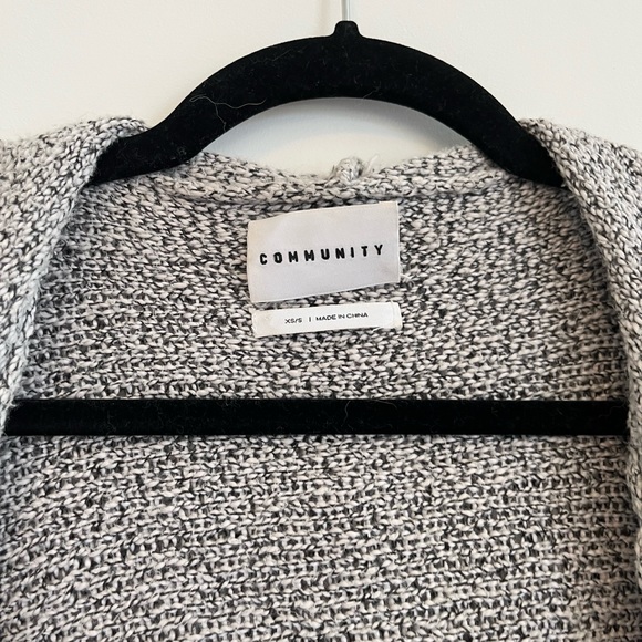 Aritzia Community Hooded Ionic Cape XS/S - Picture 4 of 6